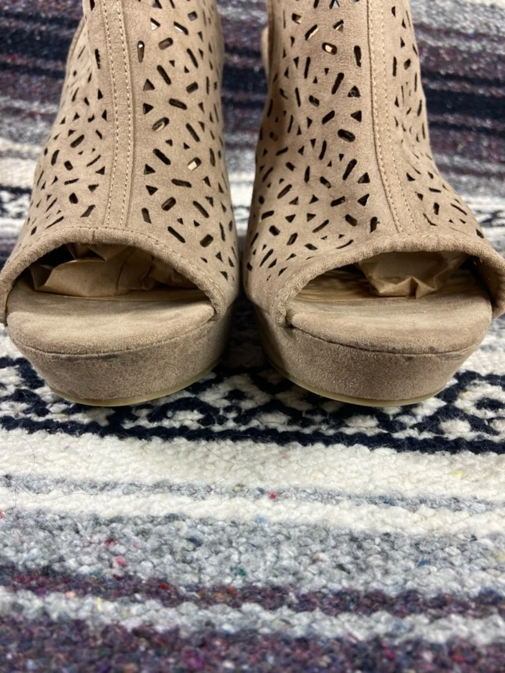 Chinese Laundry Taupe Platform Perforated Peep Toe Wedge Sandals High Heels 11